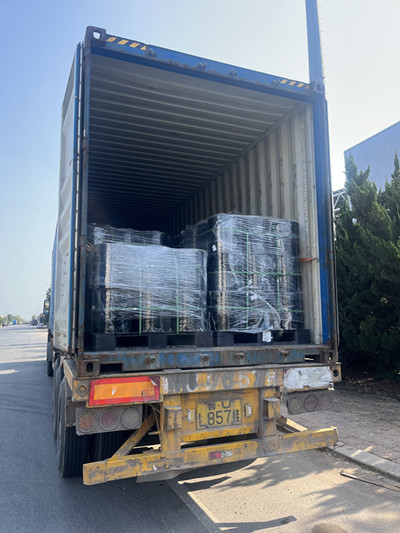 Konténerekbe rakták és Indiába szállították