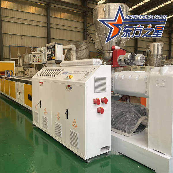 A PVC fa-műanyag kompozit panel berendezésekről