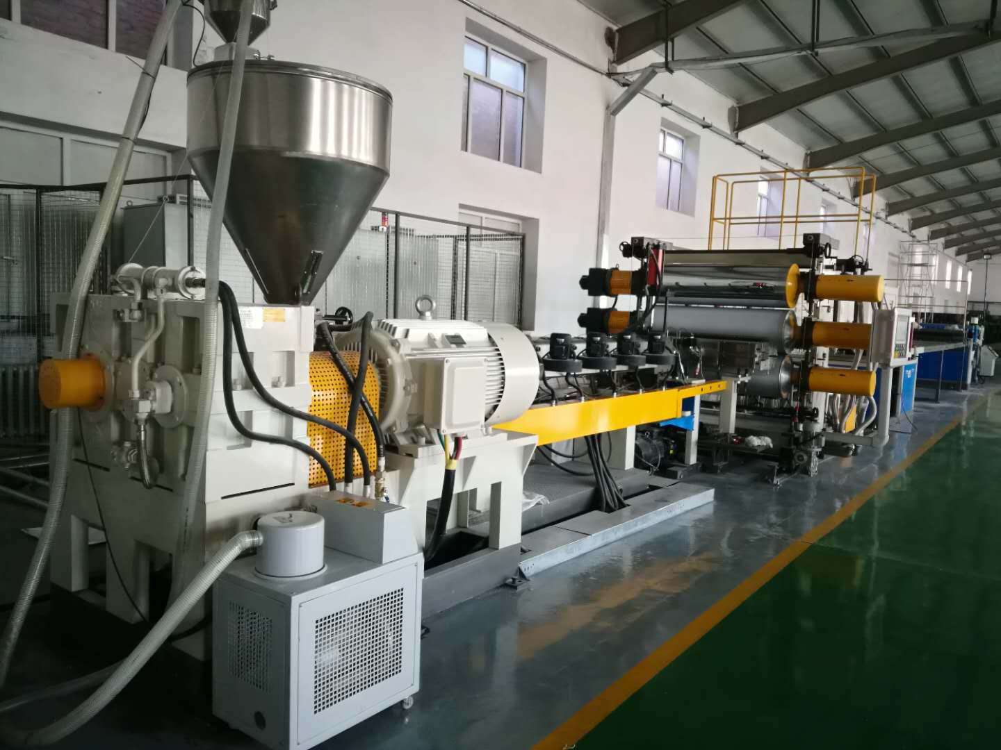 HDPE Geocell extrudáló sor lyukasztással és hegesztéssel