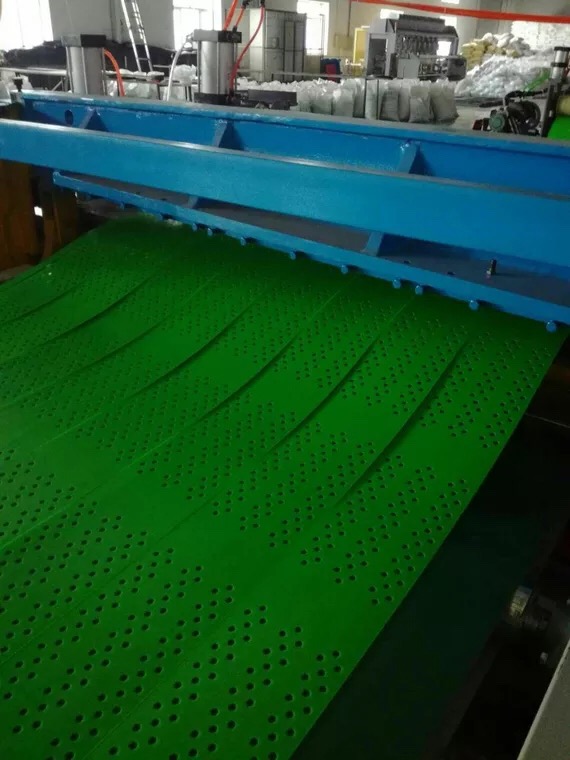 Egycsavaros extrudáló sor HDPE geocellák gyártásához